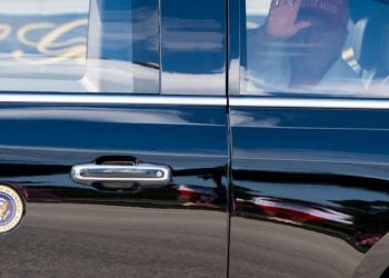 Trump signs executive order making English official language of US