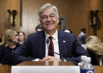 Dr. Oz young family member faints during Trump’s remarks at White House swearing-in ceremony