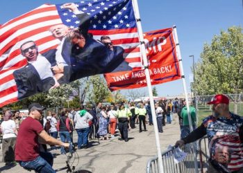Bernie Sanders compares Trump, Musk and other ‘oligarchs’ to ‘heroin addicts,’ says drug of choice is ‘greed’