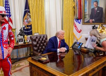 Trump signs executive order to protect Americans from ‘exploitive ticket scalping’ in entertainment industry