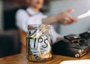 Senate unanimously approves $25,000 tax break for tipped workers