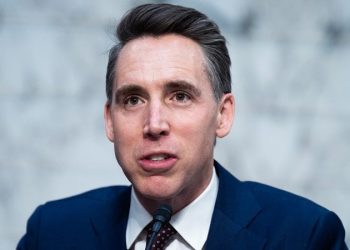 Republican senator teams up with Democrat to push $15 per hour minimum wage plus annual inflation increases