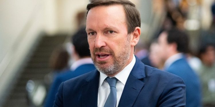 Trump blasts ‘lightweight’ Dem senator who criticized Putin summit in Alaska: ‘Stupid’