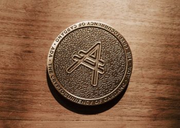 Crypto Market Update: Altcoins Retreat as Bitcoin ETFs See US$2.7B Inflows