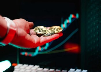 Crypto Market Update: Crypto Market Rebounds After US$20B Liquidation Shock