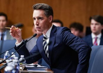 Hawley vows to hold Democrats’ ‘feet to the fire’ with new government shutdown funding bills